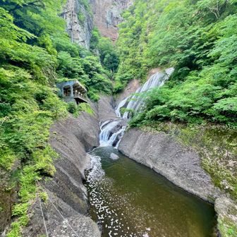 日本三大名爆 袋田の滝を下から