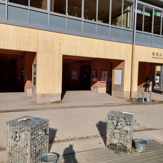 靴洗い場　ブラシも置いてくれてます
左奥には温泉も有ります