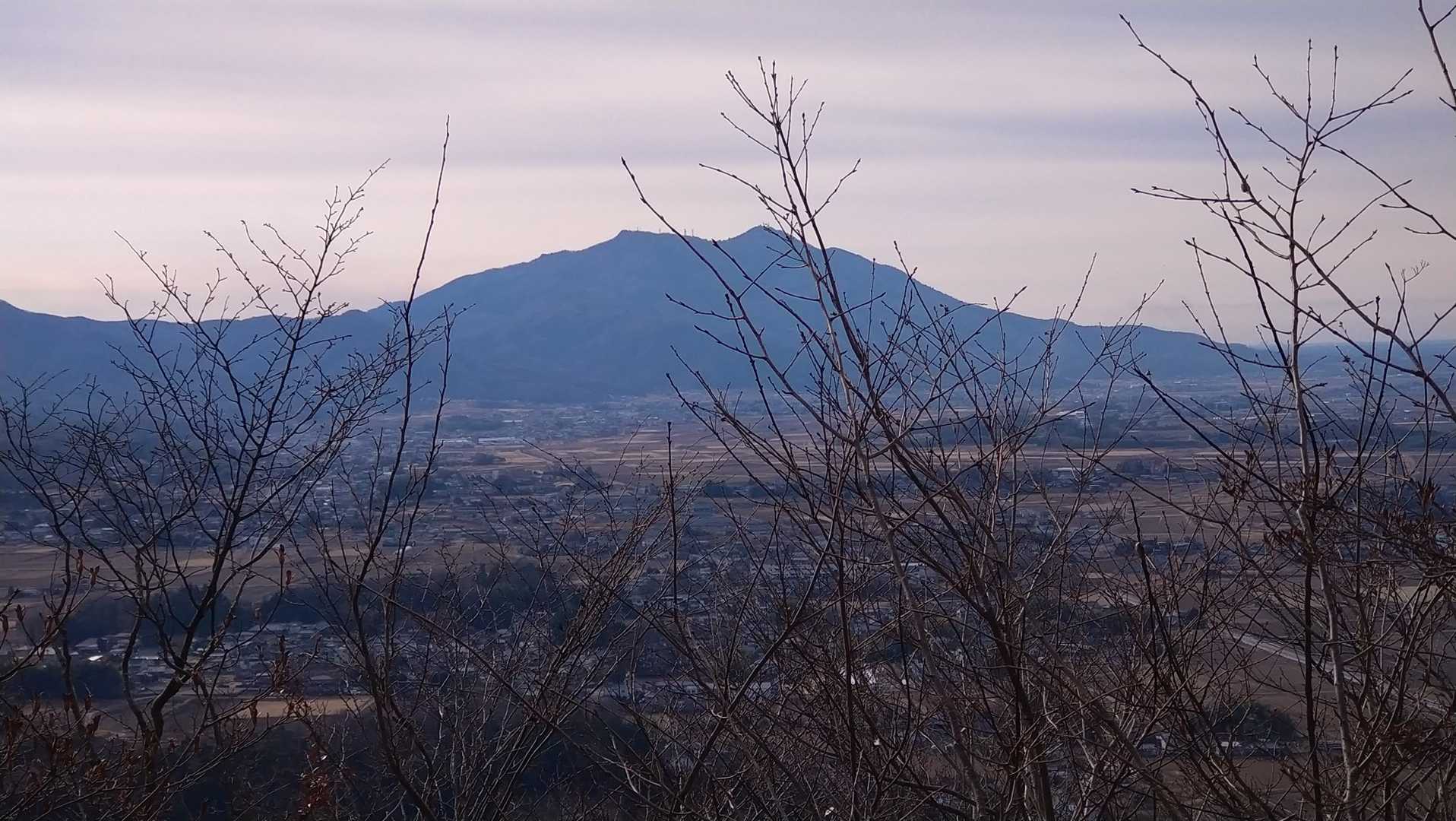 丸山頂上から筑波山