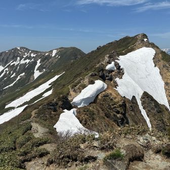 次は双耳峰のもうひとつ オキの耳を目指します