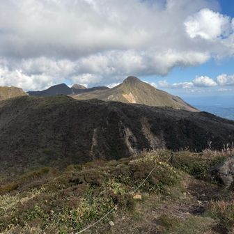 展望ポイントに立ち寄りました。
正面は天狗ヶ城。