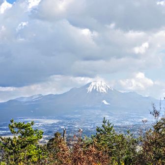 冠雪大山🏔️　
スッキリしませんね。