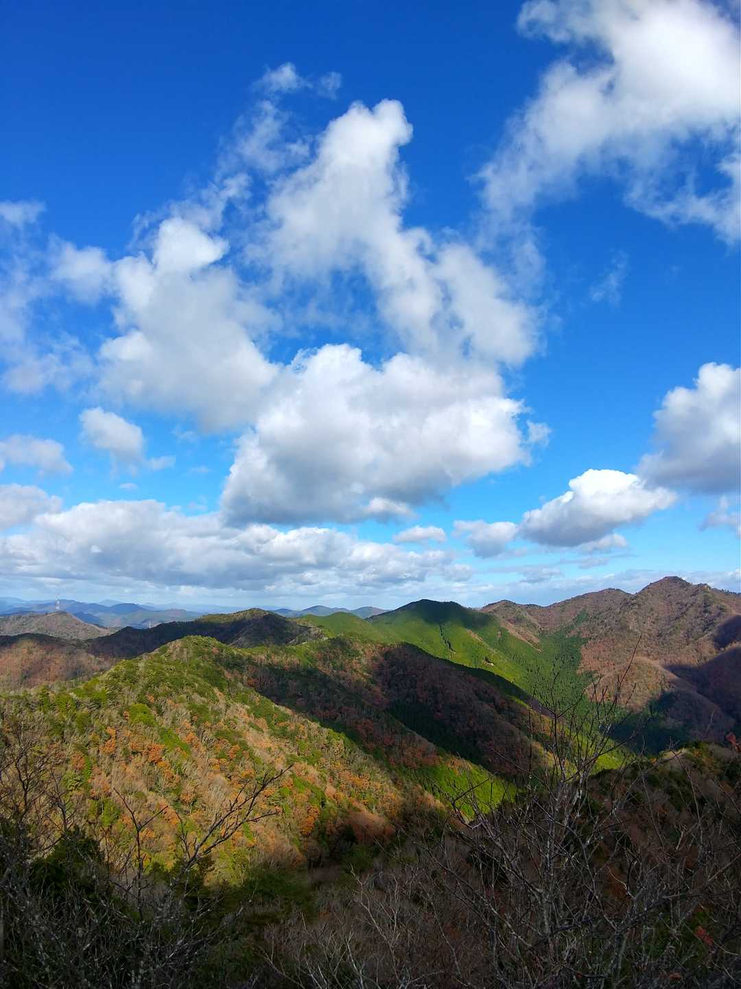後から歩く水山への稜線と白髪岳