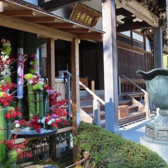 本堂脇の正月飾り🎍