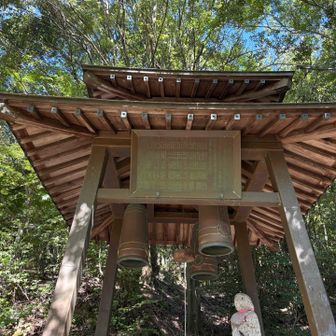 常楽寺境内。鐘が3つも有るの！