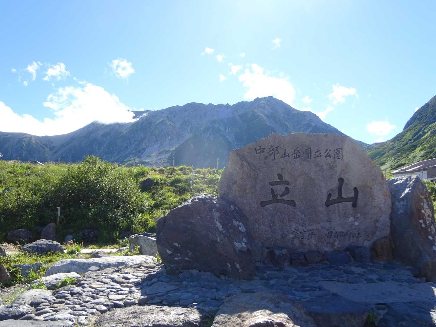 少し雲が掛かっていますが立山連山に来ました。