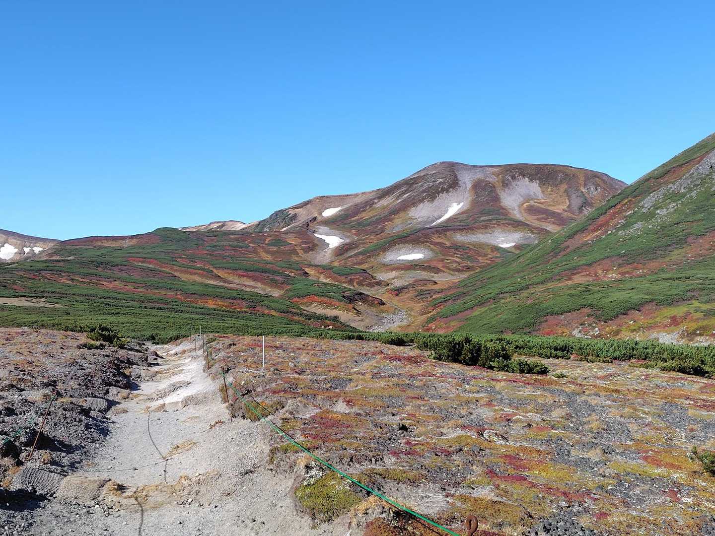 マーブル模様の山肌