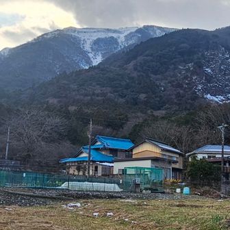 観光駐車に向かう時に藤原岳を眺めます。
