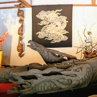 龍と虎の彫刻
