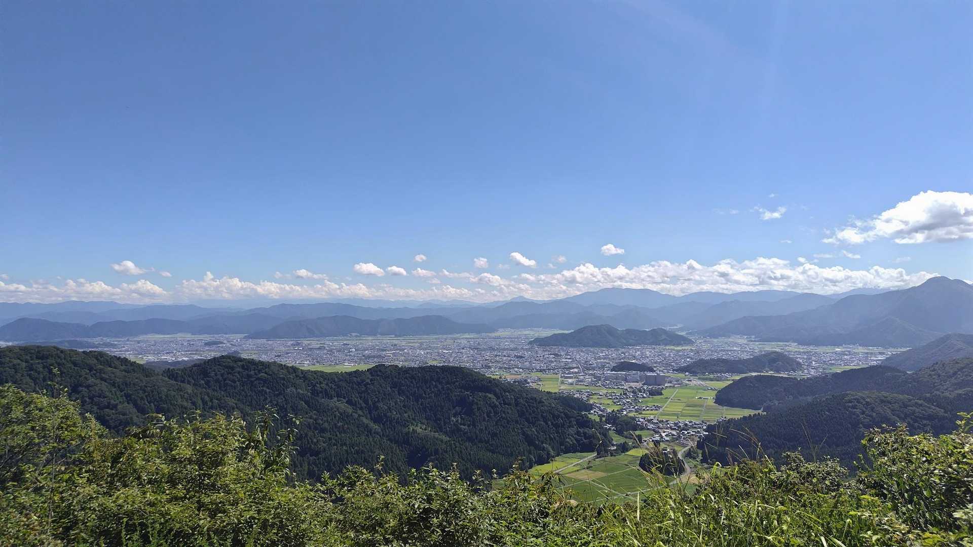 天気☀で景色は良いですが白山は雲☁のなか🙍