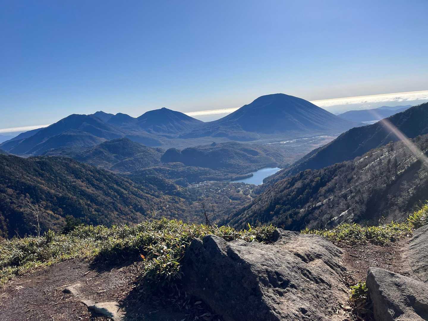 男体山や女峰山も見える
戦場ヶ原の白い霜は、なくなってる。茶色になってるわ