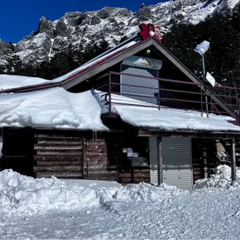 お願いだからやってて欲しかったな〜。行者小屋さん🛖