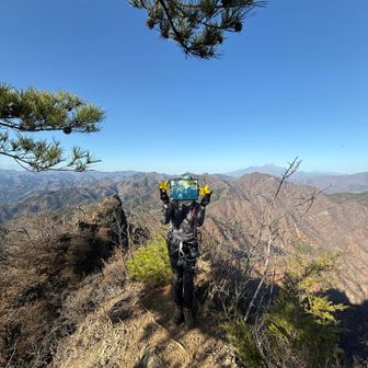 星穴岳登頂🙌とっても可愛い山標が🥰カラビナで取り外しOK👍ここまで来た甲斐がありました🥰
連れて来て頂きありがとうございました🍀ザックデポして登ってきました。