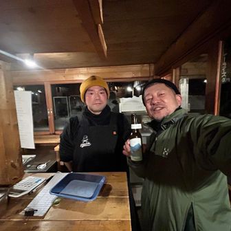 忙しい中邪魔してごめんねーごめんねー🙏
今年のGWに美ヶ原で出会った
しょーたくんが小屋で働いてた❗️
(笑えよ)