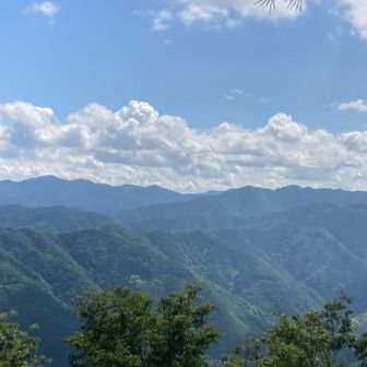 左奥に三十三間山、正面が百里ヶ岳
