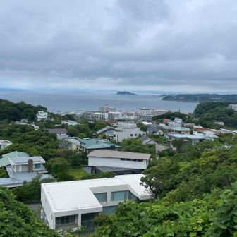 江ノ島が見えてきた〜♪俺の家は遠い〜
