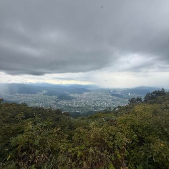 中野方面、向かって右奥はすでに雨やないかい😱