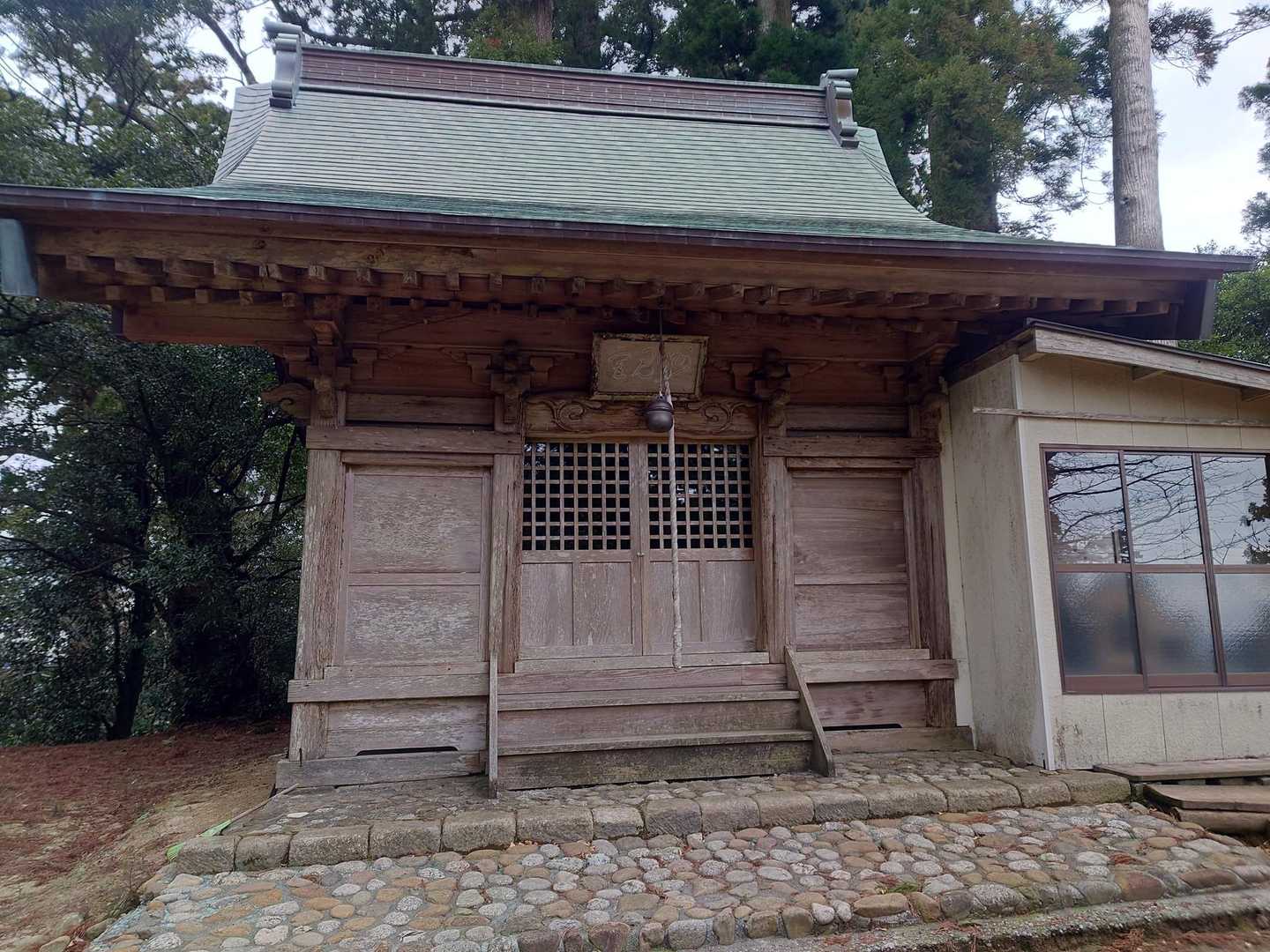 清澄八山の最高峰の清澄山山頂です。
頂上には妙見宮があります。
明らかに神社ですよね