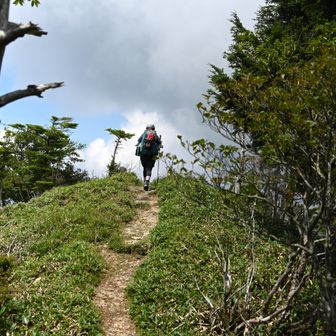 天候、崩れそうにないから  ぐるりと歩いて下山します