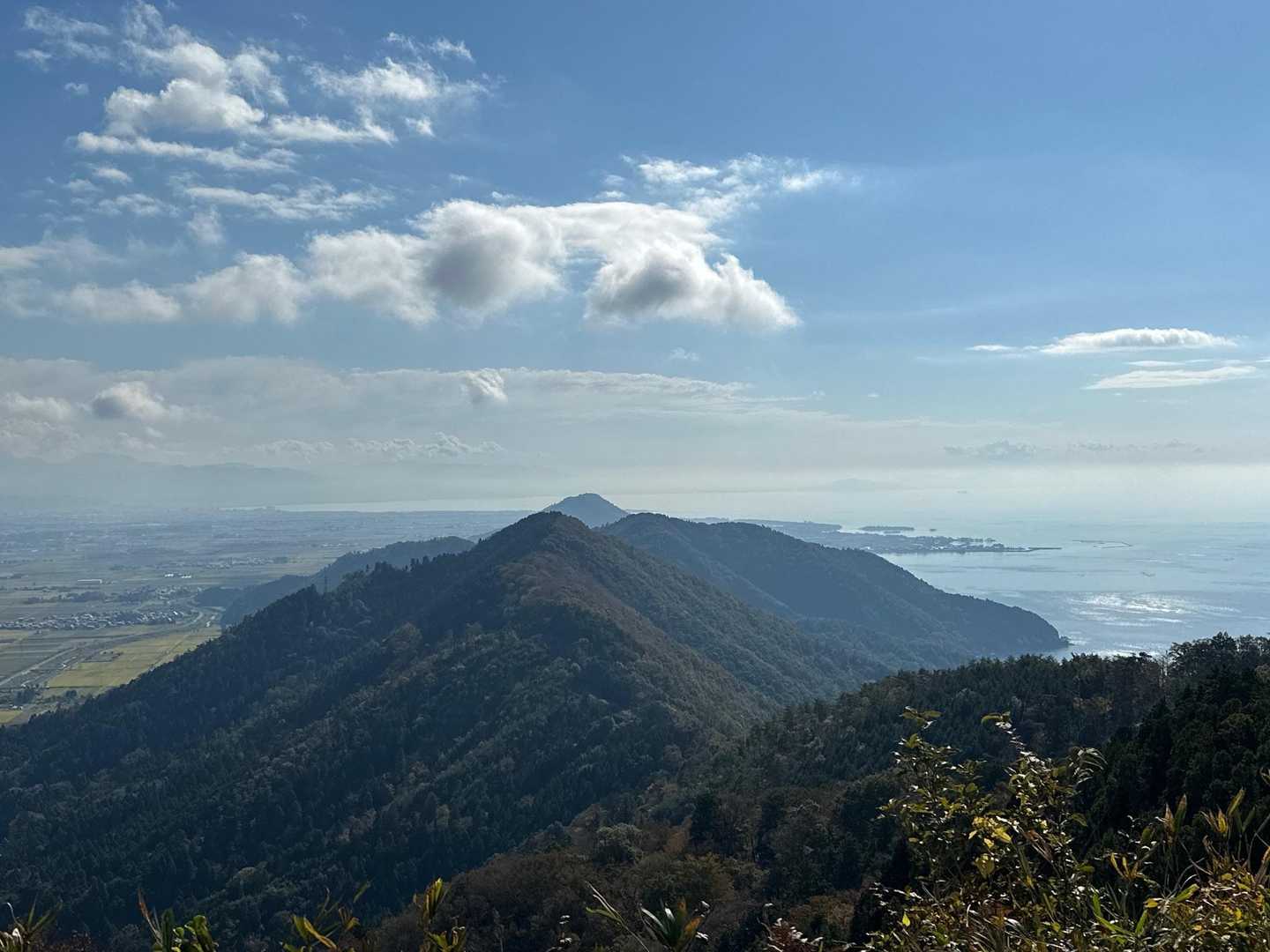 歩いて来た山の隣に琵琶湖🤩
