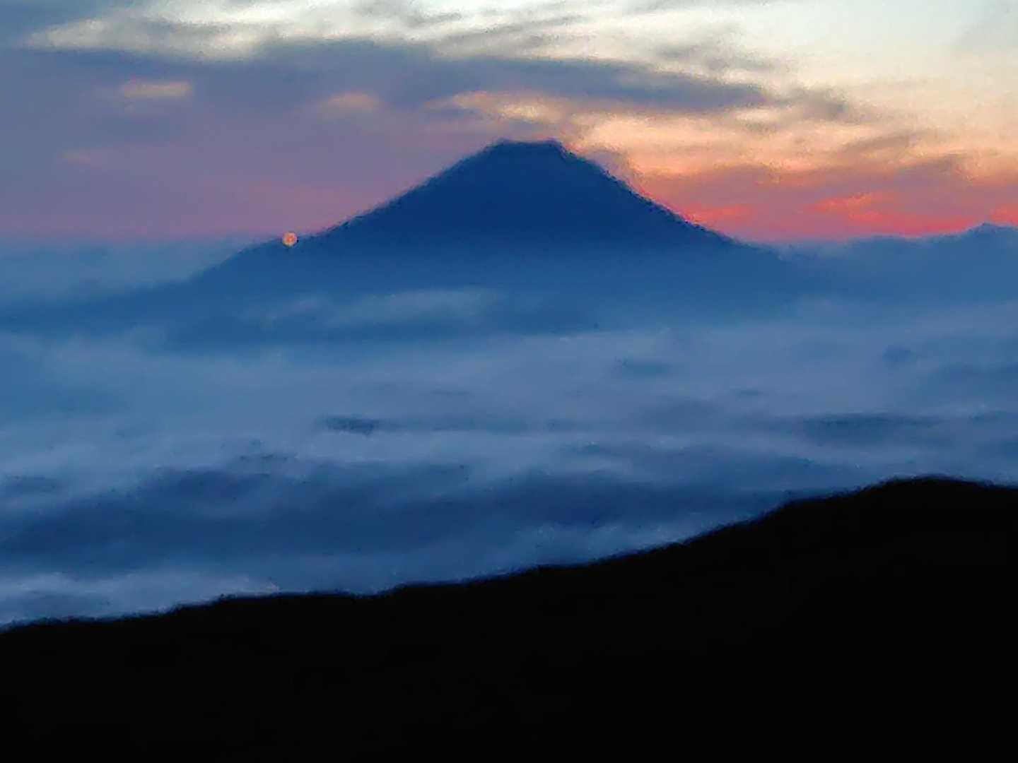 夜明けの富士山