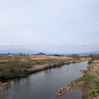 橋の上からの狩野川
奥の方には天城山
万二郎、万三郎