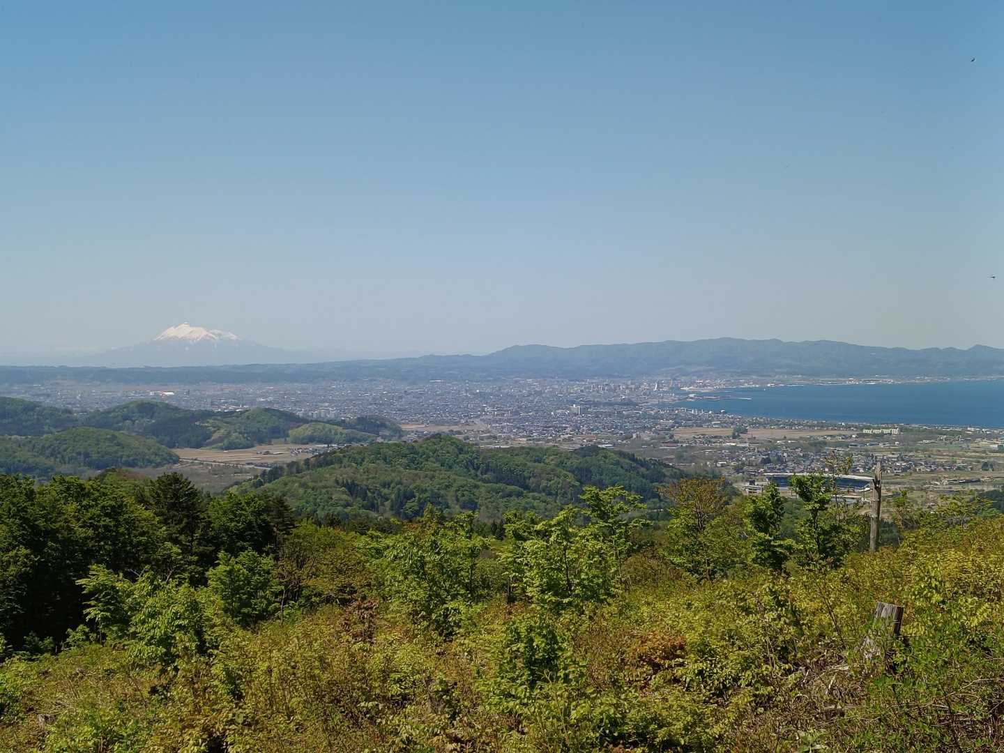 最初のビューポイント、今日は岩木山まではっきりクッキリ！