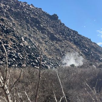平成新山メラメラ♨️かっこいい！！

韓国人登山者が30人以上いたよーな？
人多すぎてそそくさと山頂へ…もっといたかった。