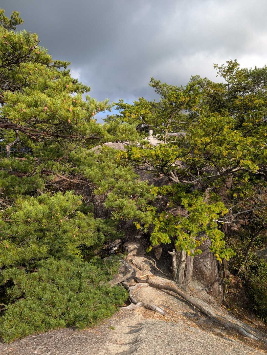 日本有数の渓谷美を誇る昇仙峡　最高峰・弥三郎岳からのパノラマも！の写真