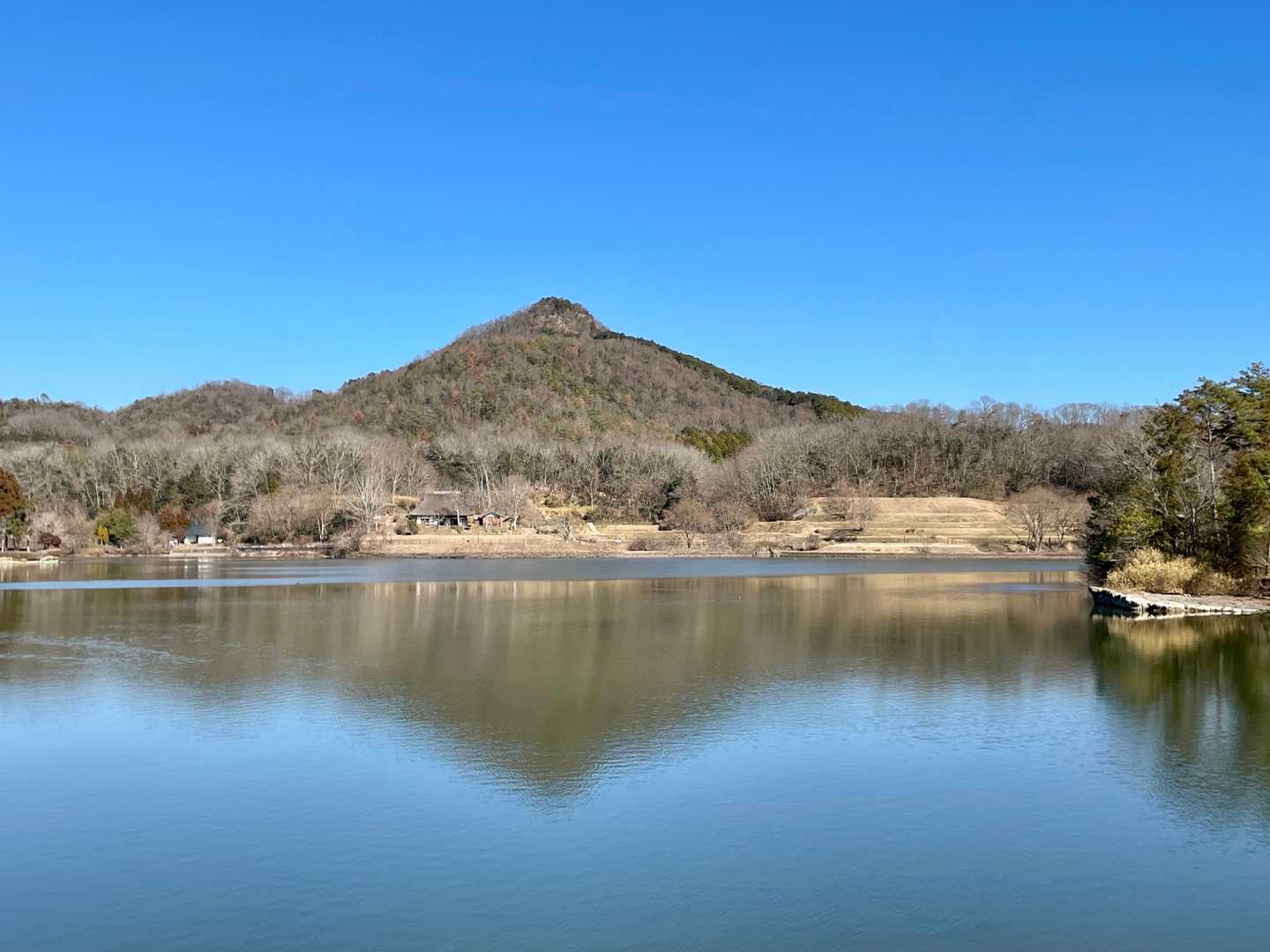 青空と「逆さ有馬富士」❣️
