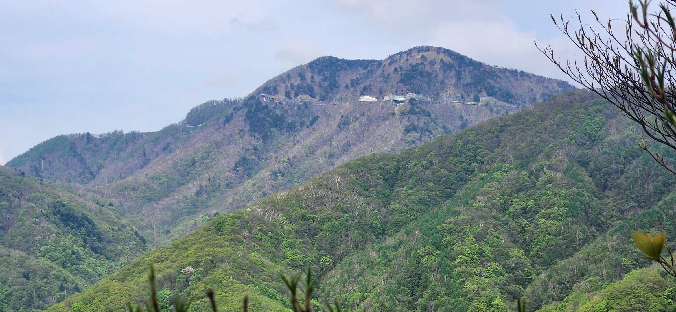 半月山が見えます