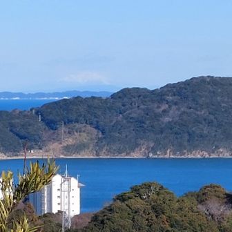 遠くにうっすら御嶽山？