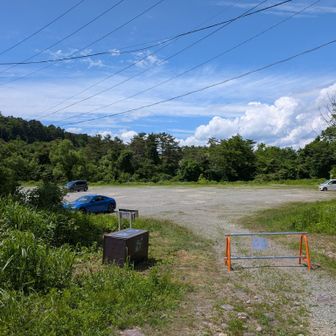 戻ってきました
こっちの駐車場はパラパラだけど
猫魔八方台はぎゅうぎゅうなんだろうな