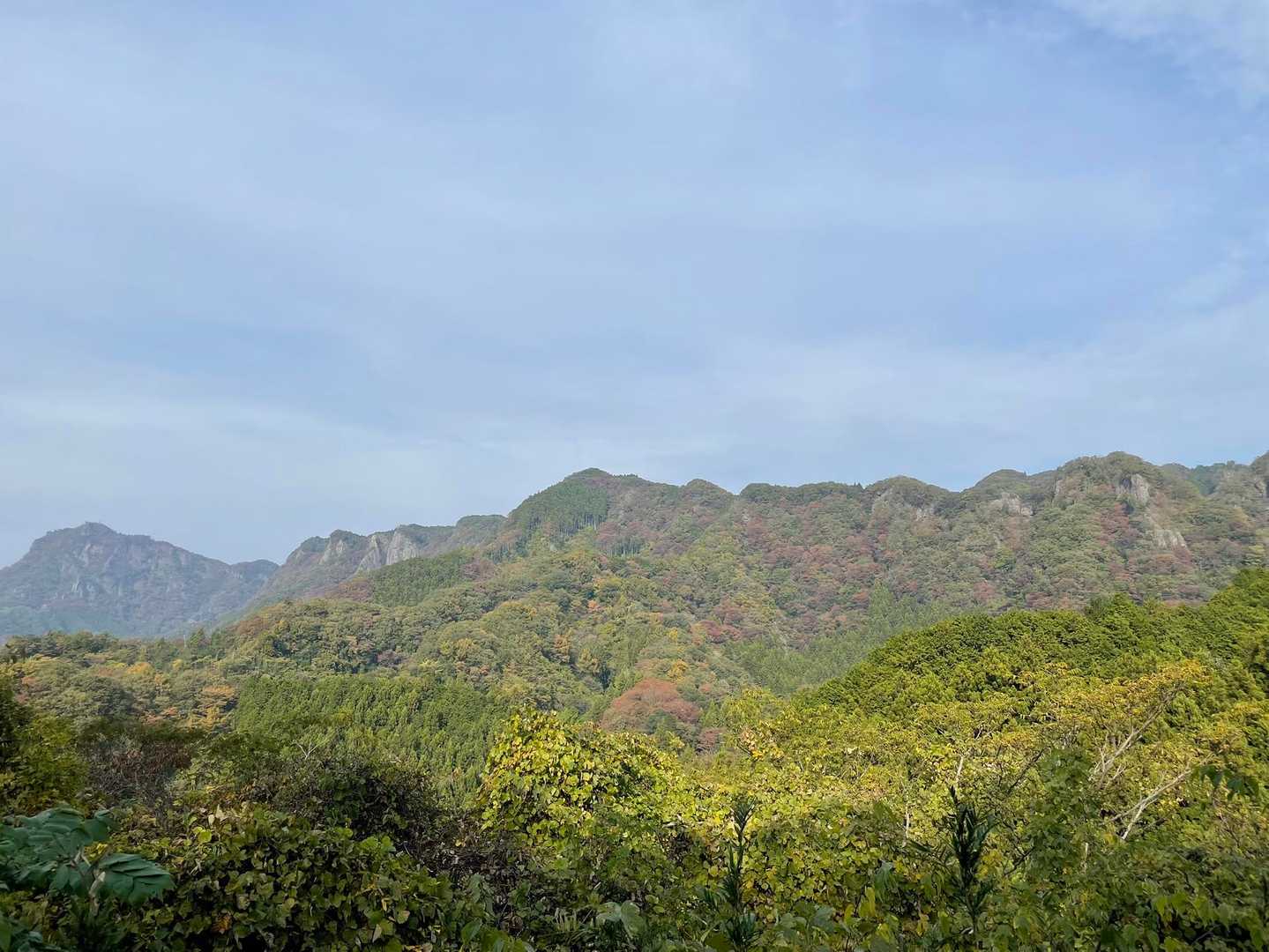 左端に奥久慈男体山