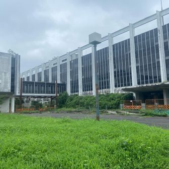 急遽下山することにしました、しかしこの廃墟が怖い