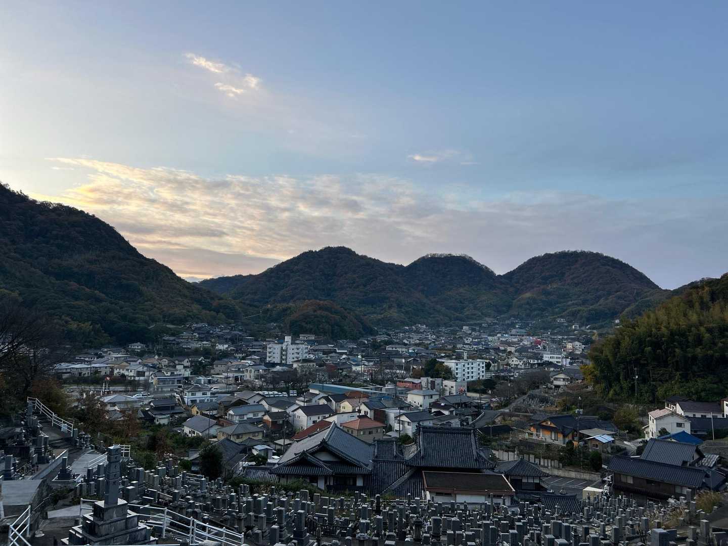 あの山を歩いて戻ります