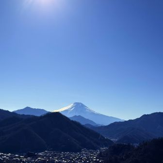 大洞岩🪨からの富士山🗻
太陽の光を浴び☀️光り輝く🗻と市街地🏘️