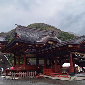 鶴岡八幡宮さん
正月はすごい人人人
ちなみに絵馬はすでに午です🐴✨