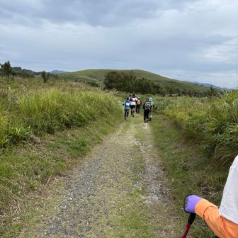 下山している時にウルトラマラソンの選手が追い抜いていきました🏃🏃🏻‍♀️
どこからどこまで走るんだろう
すごい体力💪
私はマラソンは苦手で4kmが限界😅