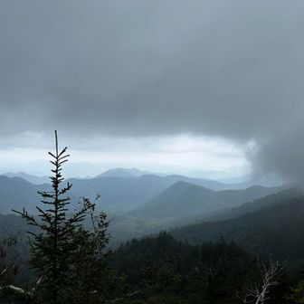 ピリベツに向かうか悩んでると、雲がピリベツに向かって流れているので行くのを断念