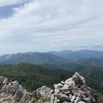 ボタンブチからの竜ヶ岳、釈迦ヶ岳、御在所岳、雨乞岳。