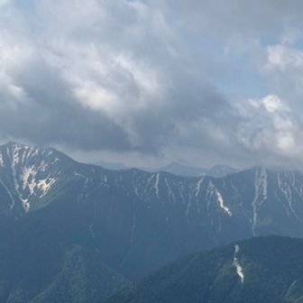 札内岳、エサオマントッタベツ岳✨
奥ははカムエク方面