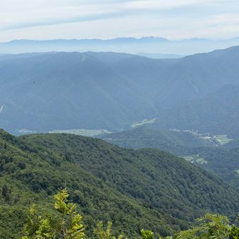 とりあえず馬狩荘司方面へ歩きます
それにしても劔から穂高や乗鞍まで良く見えるわー