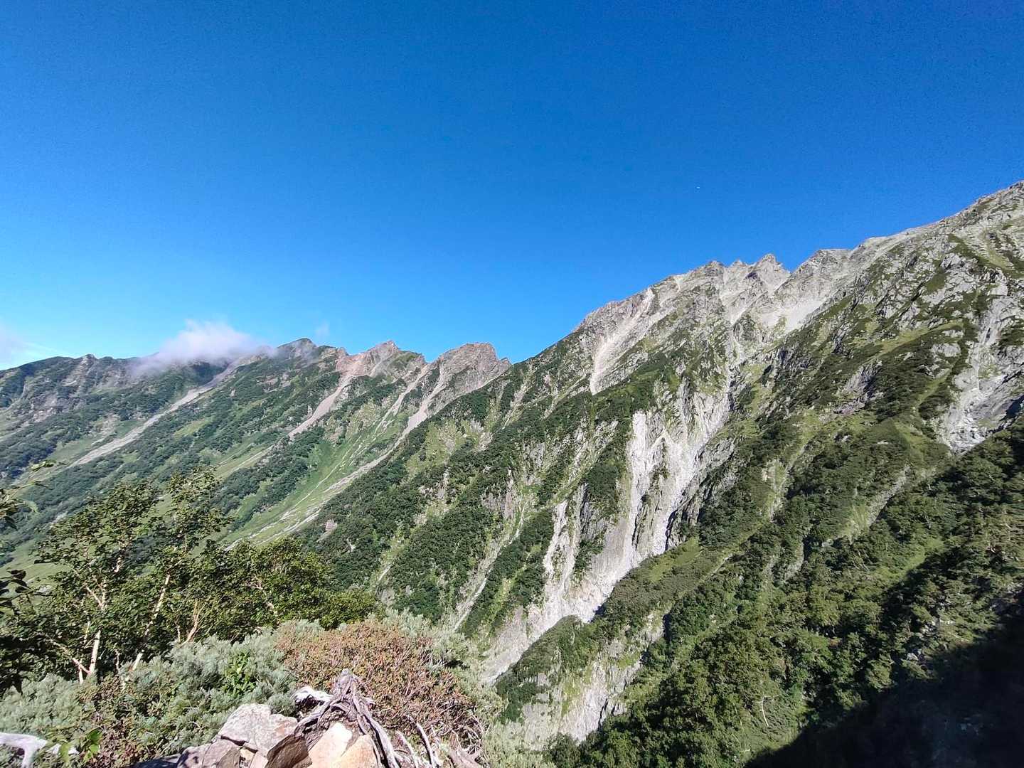 西穂高岳の岩稜を望む◉⁠‿⁠◉