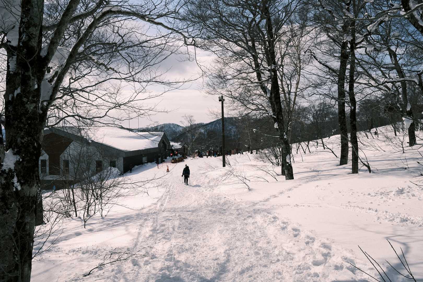 一人下山完了。
ここで他のメンバーが下山してくるのを待ちました。おおよそ45分後に合流。みんな往復してくるの早い！