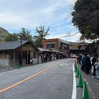 バスの列を眺めながら自転車で🤭