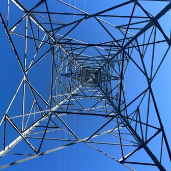 上野山の鉄塔。