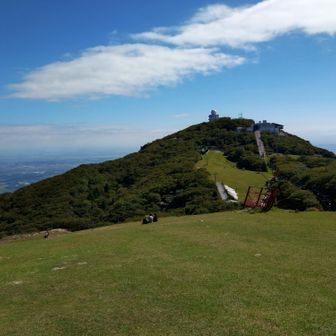 振り返って御在所岳
下って下って登って