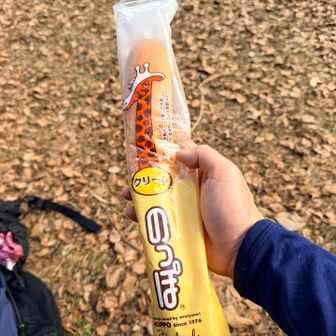 沼津名物のっぽぱんを食べるずら