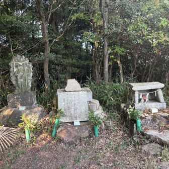 四王司山山頂付近の展望台。
合掌🙏